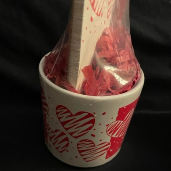 1993 Heart Mug Set Red White Squiggle Hearts Design White Mug Pad Pencil NWOT - Picture 4 of 7
